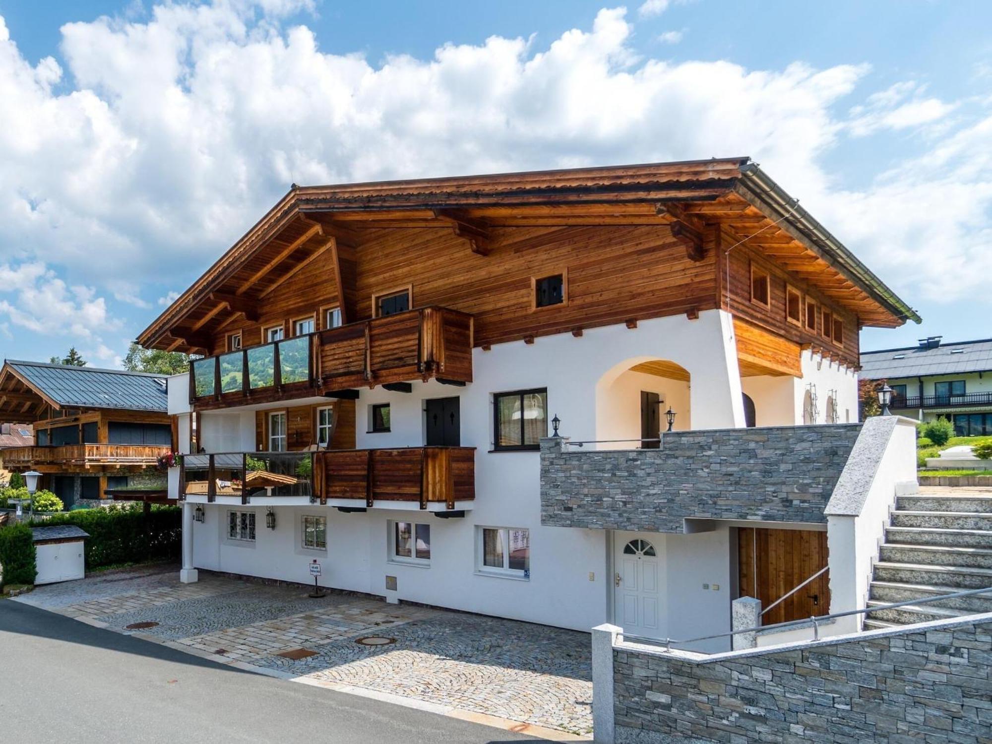 Apartment Near The Hahnenkamm Cable Car Кицбюел Екстериор снимка