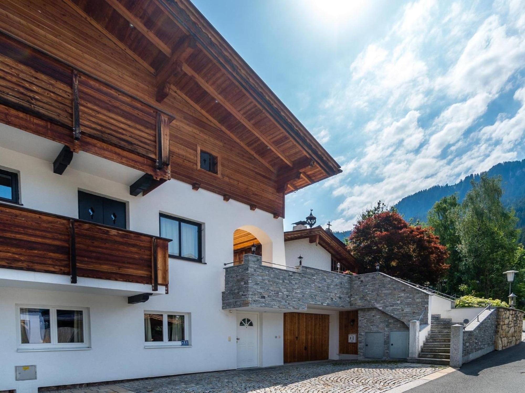 Apartment Near The Hahnenkamm Cable Car Кицбюел Екстериор снимка